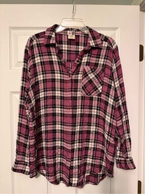 Good Hart Plaid Button-Up Shirt in Pink and Black